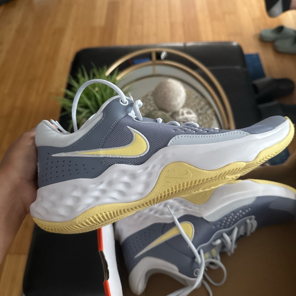 Nike Mens Gray and Yellow Sneakers